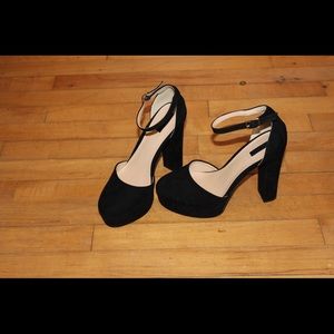 Forever 21 black thick heel